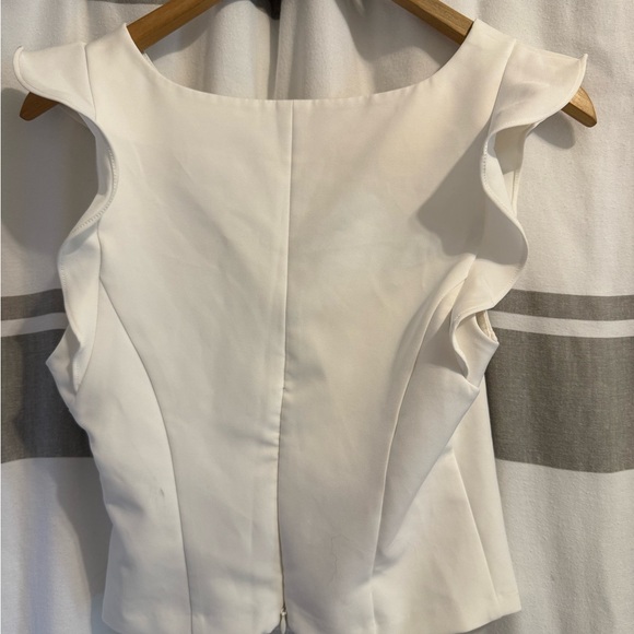 Beautiful white ruffle cap sleeve top. - Picture 6 of 8